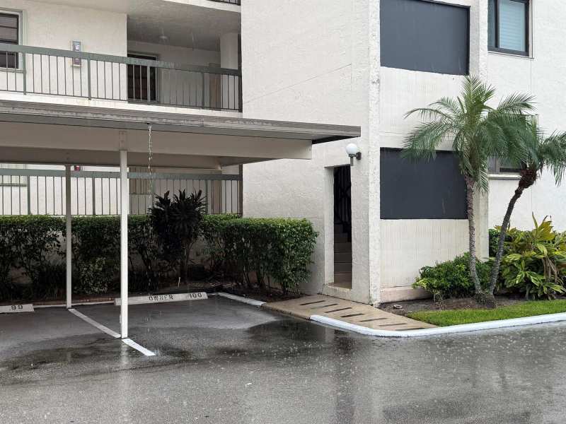 7030 HALF MOON Circle # 121, Hypoluxo FL 33462