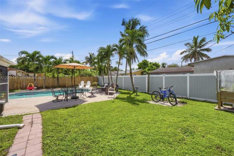 6220 SW 18th Pl, North Lauderdale FL 33068