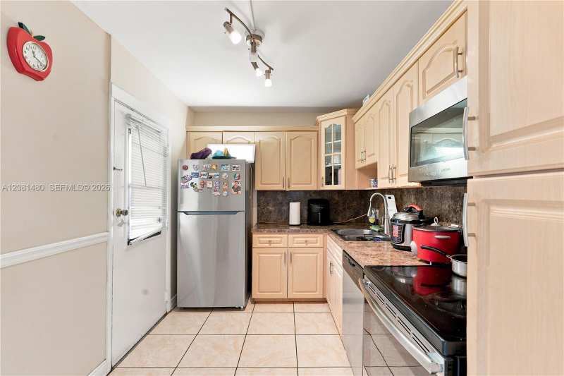 3475 N Country Club Dr # 615, Aventura FL 33180