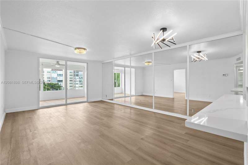 27 Abbey Ln # 403, Delray Beach FL 33446