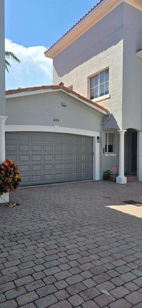 635 NE 11th Avenue, Fort Lauderdale FL 33304