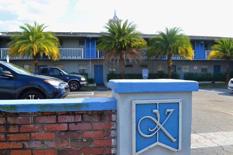 491 NW 42nd Avenue Apt 33, Plantation FL 33317