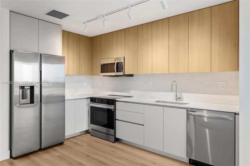 215 SE 4th St # 202, Hallandale Beach FL 33009