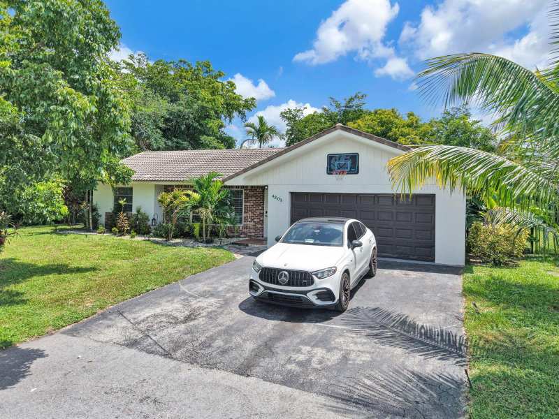 4203 NW 75TH Avenue, Coral Springs FL 33065