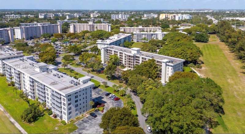 3000 S Course Dr # 304, Pompano Beach FL 33069