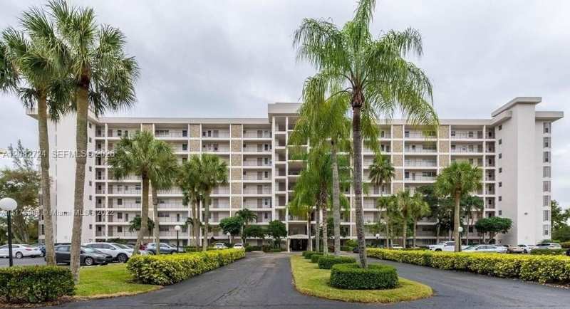 3000 S Course Dr # 304, Pompano Beach FL 33069
