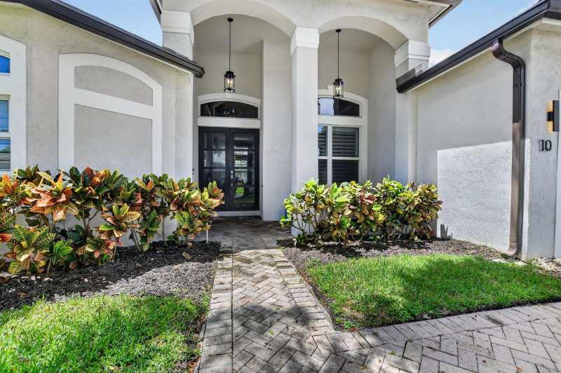 10 LAKE EDEN Drive, Boynton Beach FL 33435