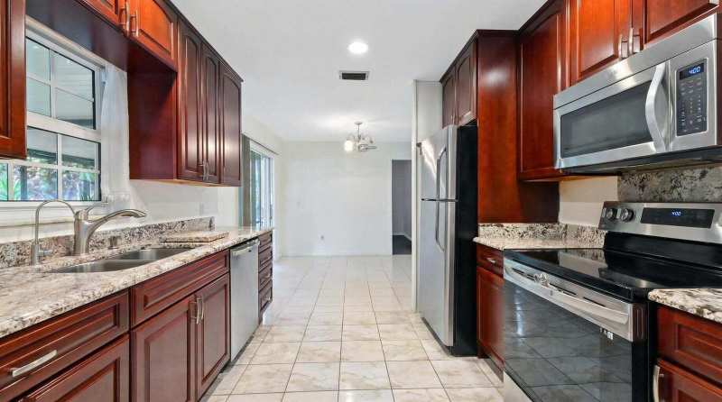 428 ALEMEDA Drive, Palm Springs FL 33461