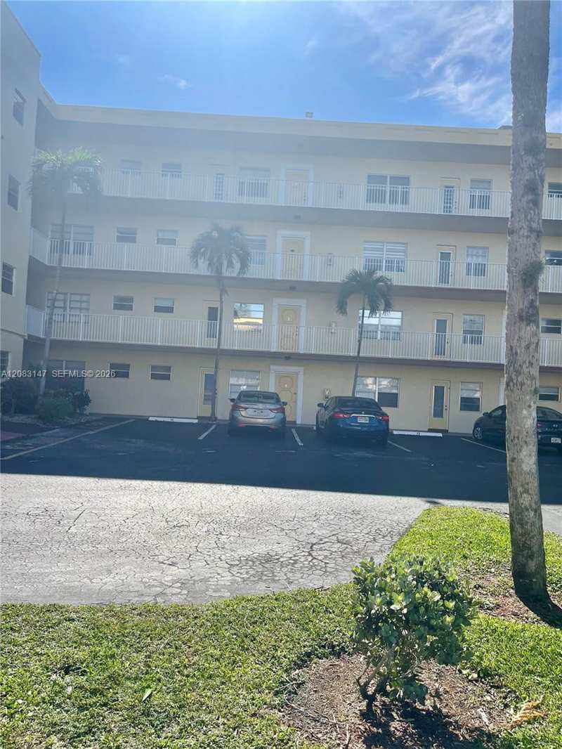 3940 NW 42nd Ave # 321, Lauderdale Lakes FL 33319