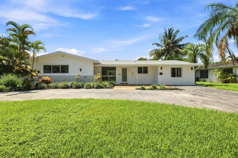 807 SE 9th Ter, Deerfield Beach FL 33441