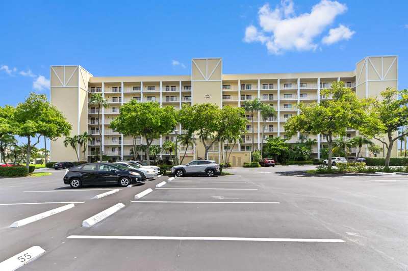 7260 Kinghurst Drive # 106, Delray Beach FL 33446