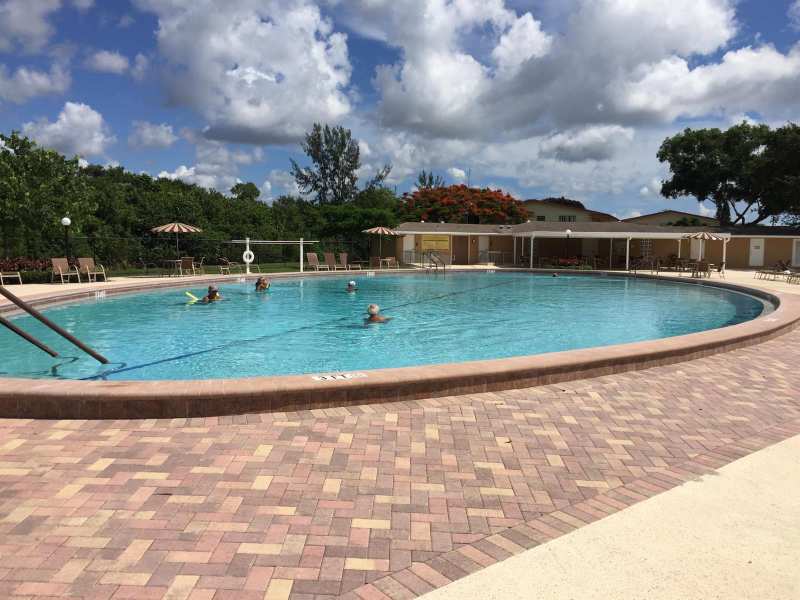 381 WINDSOR Q # 381, West Palm Beach FL 33417