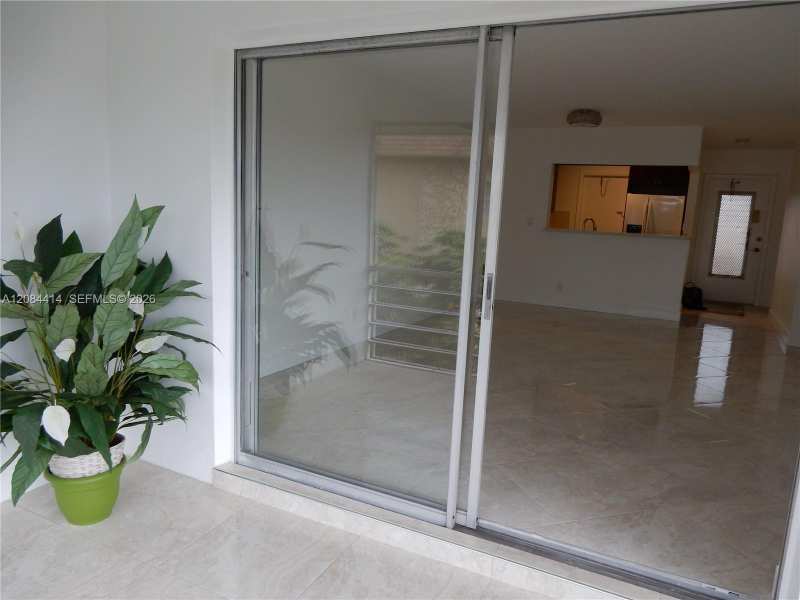 5051 W OAKLAND PARK BLVD # 302, Lauderdale Lakes FL 33313