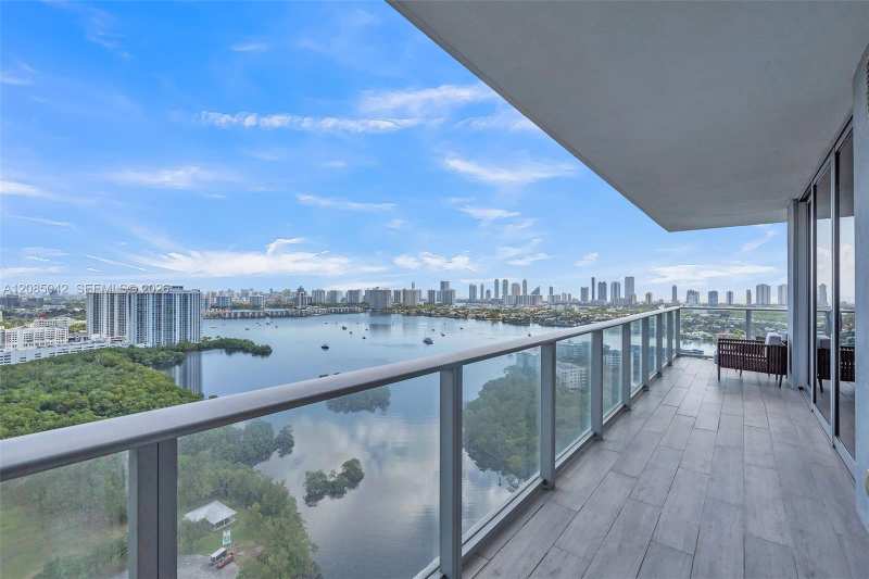 16385 Biscayne Blvd # 2707, North Miami Beach FL 33160