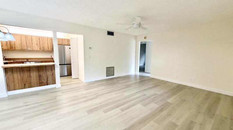4877 Sable Pine Circle # D2, West Palm Beach FL 33417