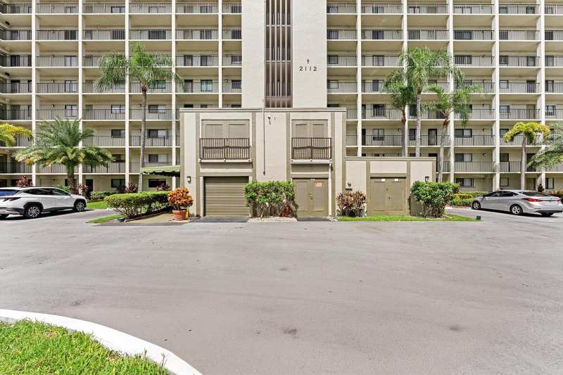 2112 S CYPRESS BEND Drive # 607, Pompano Beach FL 33069