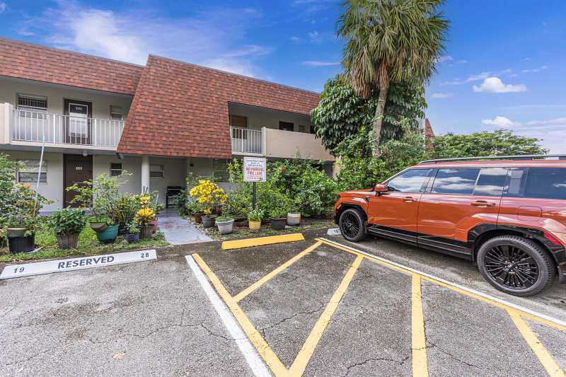 3090 NW 46th Avenue, Lauderdale Lakes FL 33313