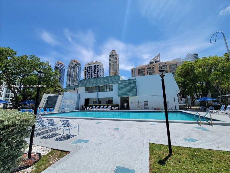 17570 Atlantic Blvd # 118, Sunny Isles Beach FL 33160
