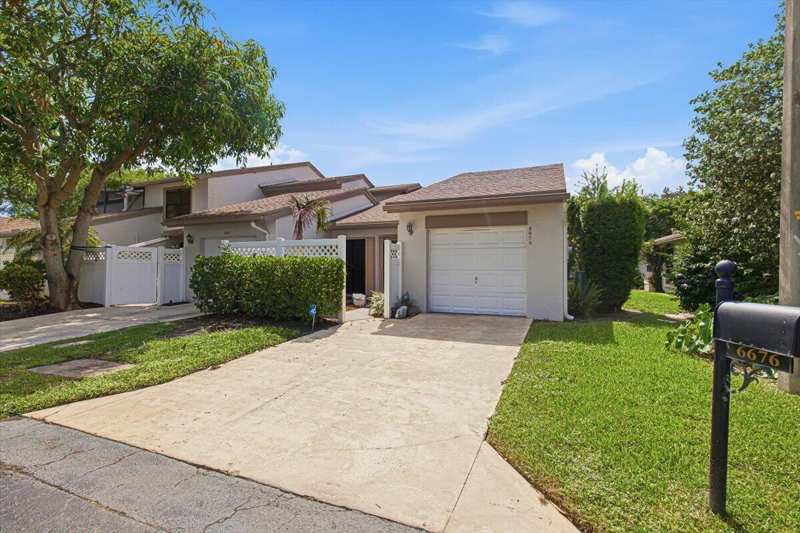6676 Canary Palm Circle # 19, Boca Raton FL 33433