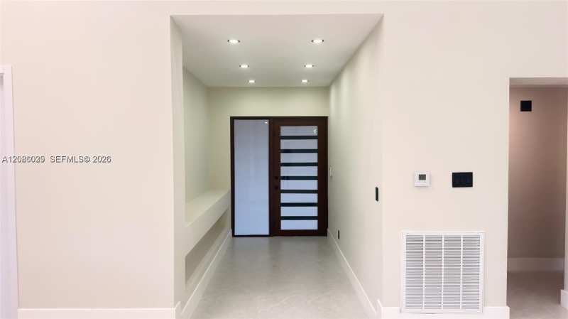 2765 NE 35th Dr, Fort Lauderdale FL 33308
