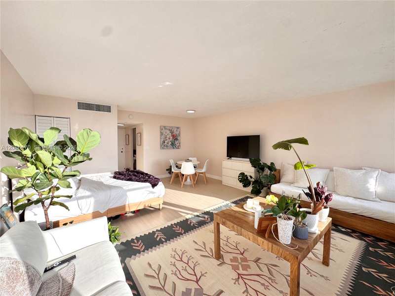 2899 Collins Ave # 550, Miami Beach FL 33140