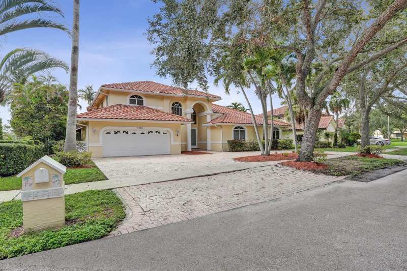 11340 Lakeshore Drive, Cooper City FL 33026