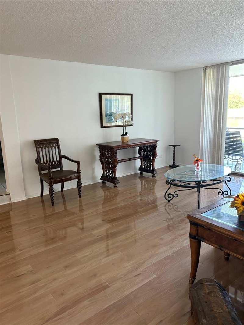 3750 INVERRARY Drive # 1W, Lauderhill FL 33319
