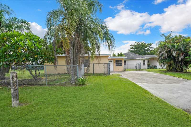5618 Cinnamon Dr, West Palm Beach FL 33415