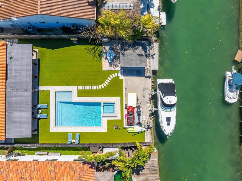 7940 Hawthorne Ave, Miami Beach FL 33141