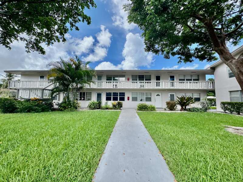 44 CANTERBURY B, West Palm Beach FL 33417