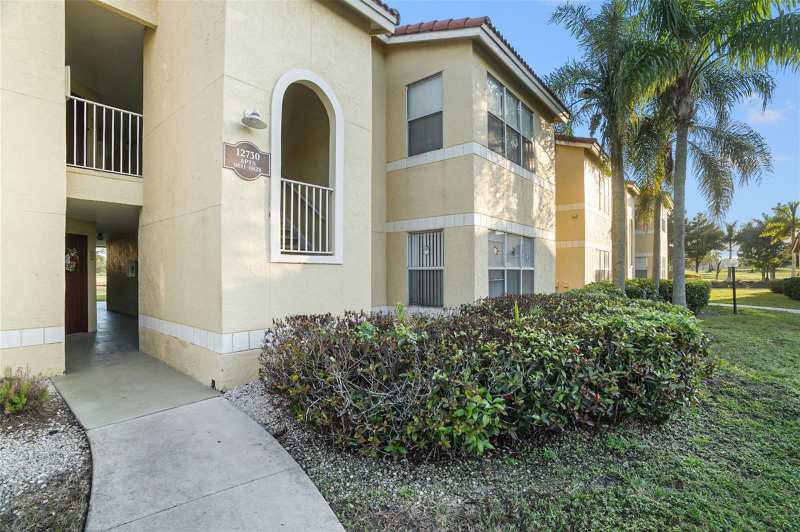 12730 VISTA ISLES Drive # 821, Sunrise FL 33325