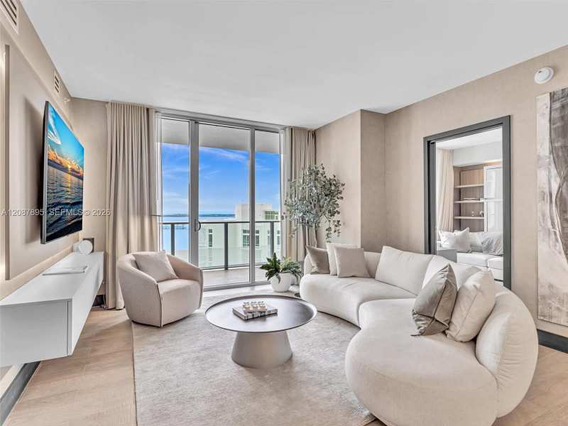 1300 NE Brickell Bay Dr # 2905, Miami FL 33131