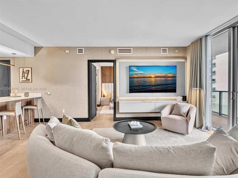 1300 NE Brickell Bay Dr # 2905, Miami FL 33131
