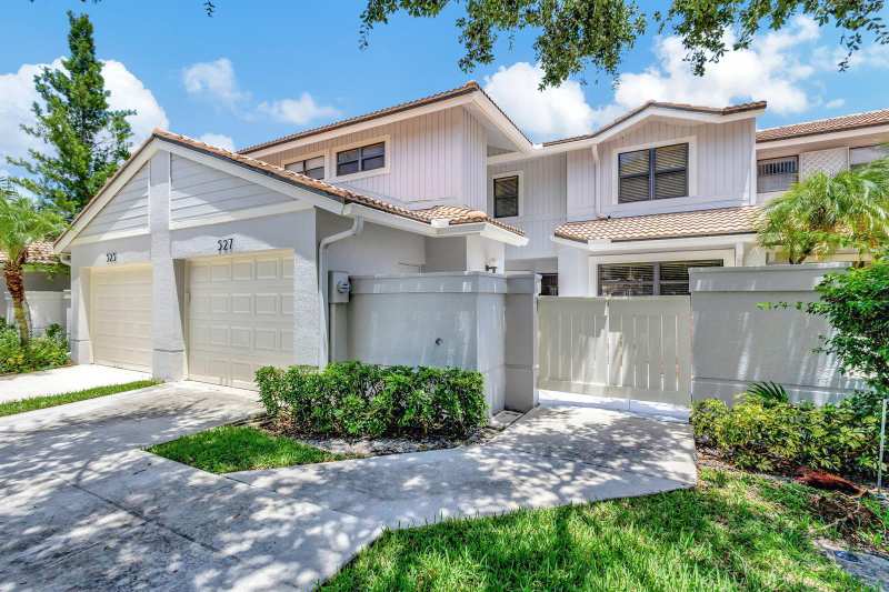 527 Prestwick Circle, Palm Beach Gardens FL 33418