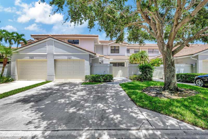 527 Prestwick Circle, Palm Beach Gardens FL 33418