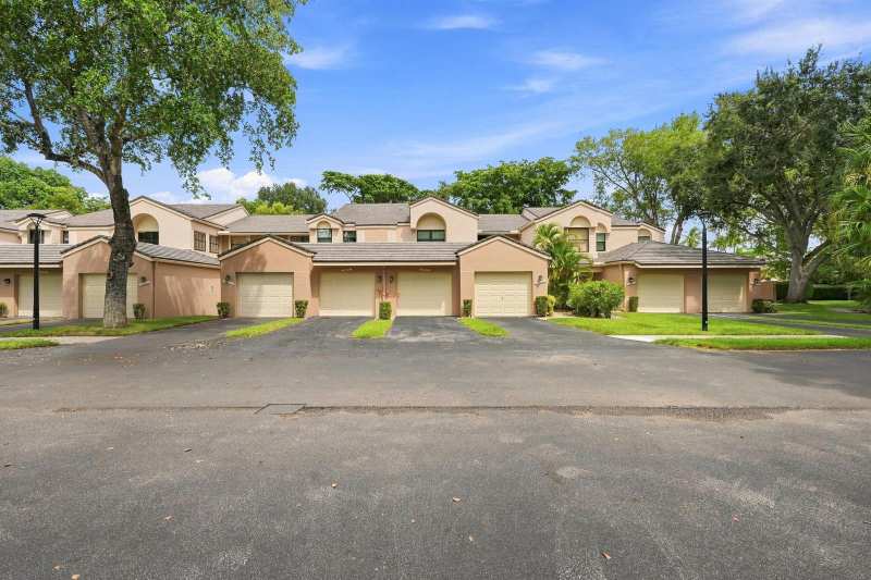 9825 NW 1ST Court # 9825, Plantation FL 33324