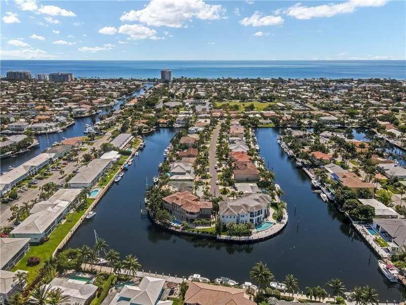 2161 NE 35TH Street, Lighthouse Point FL 33064