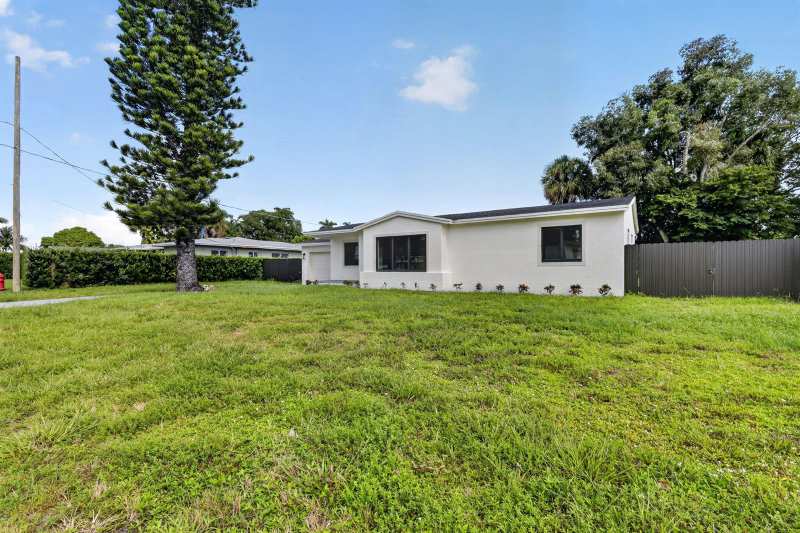 3185 Riddle Road, West Palm Beach FL 33406