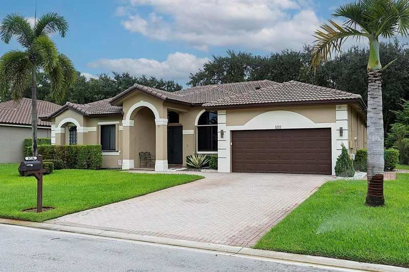 5734 NW 50th Drive, Coral Springs FL 33067