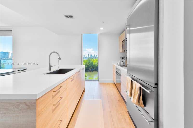 16385 Biscayne Blvd # 707, North Miami Beach FL 33160