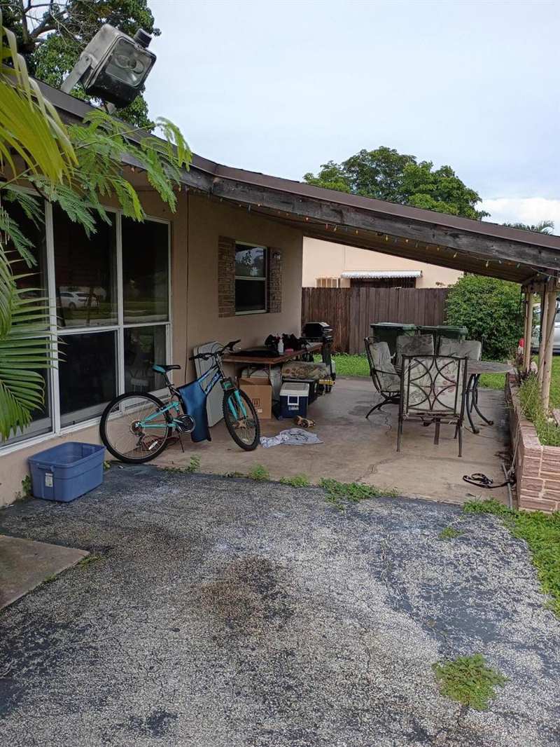 6851 SW 6th Street, Pembroke Pines FL 33023