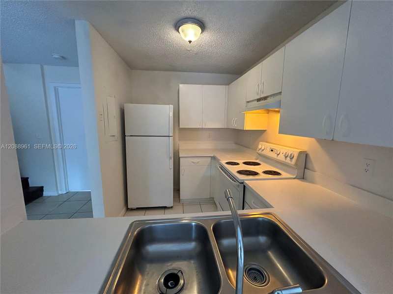 910 E Cypress Way E, Palm Springs FL 33406
