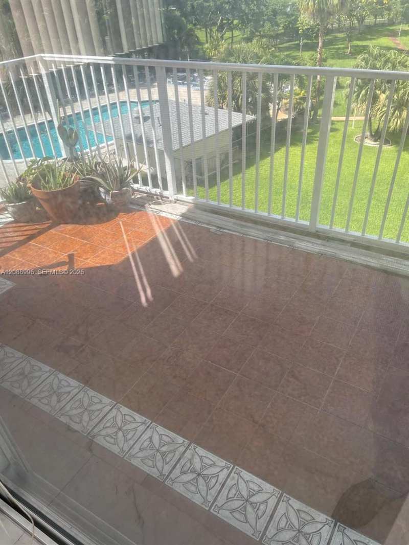 4200 Hillcrest Dr # 401, Hollywood FL 33021
