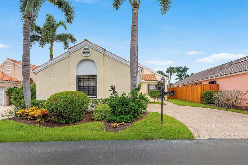 2530 LA LIQUE Circle, Palm Beach Gardens FL 33410