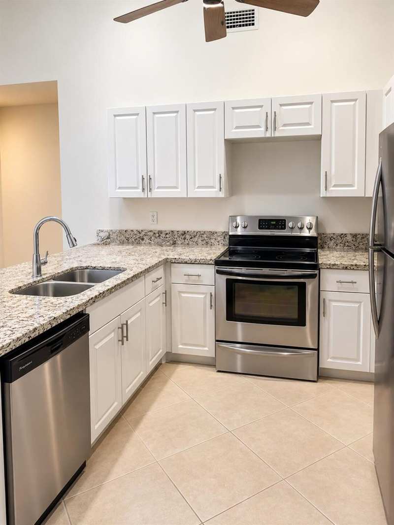 283 Springdale Circle # 28C, Palm Springs FL 33461