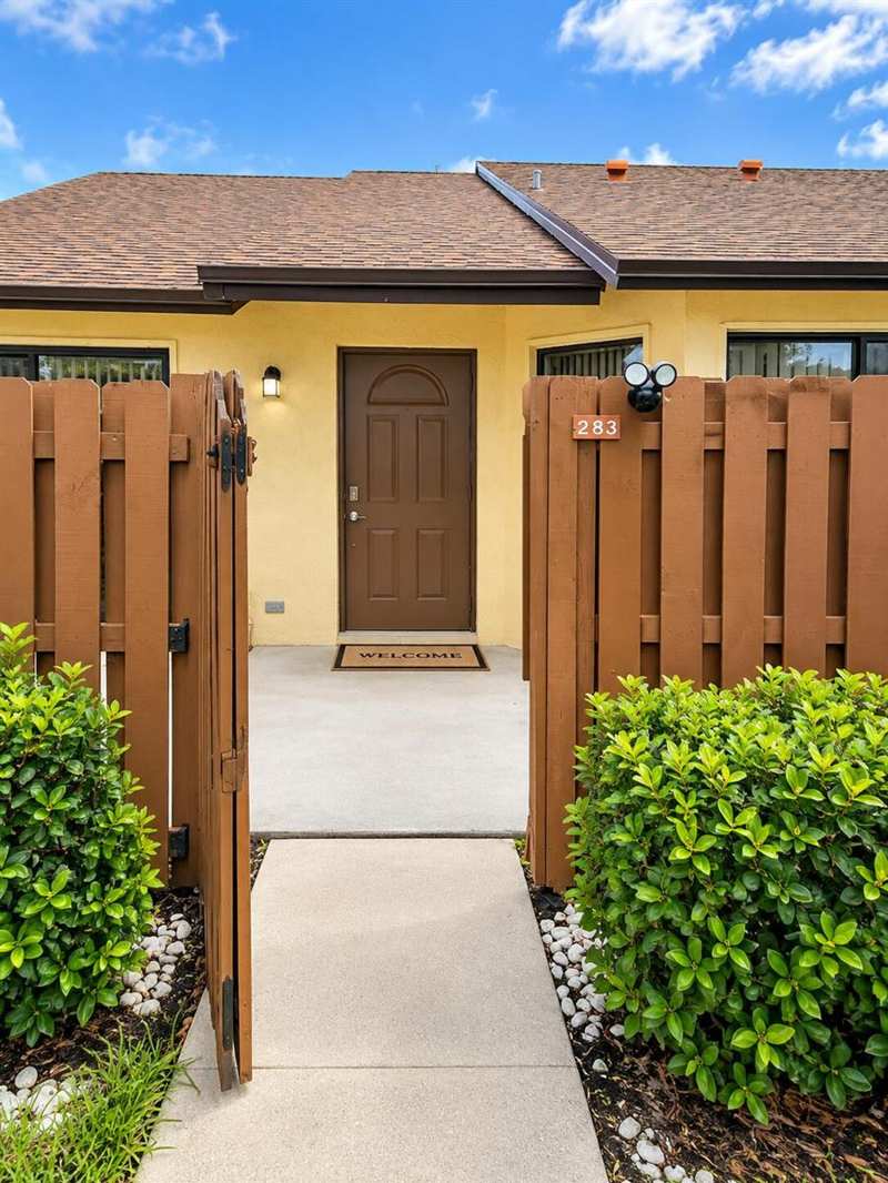 283 Springdale Circle # 28C, Palm Springs FL 33461