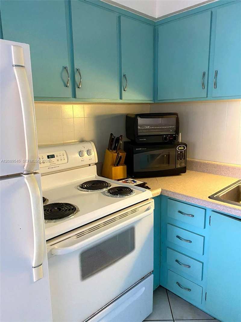 1000 SW 11 Ave # 20E, Hallandale Beach FL 33009