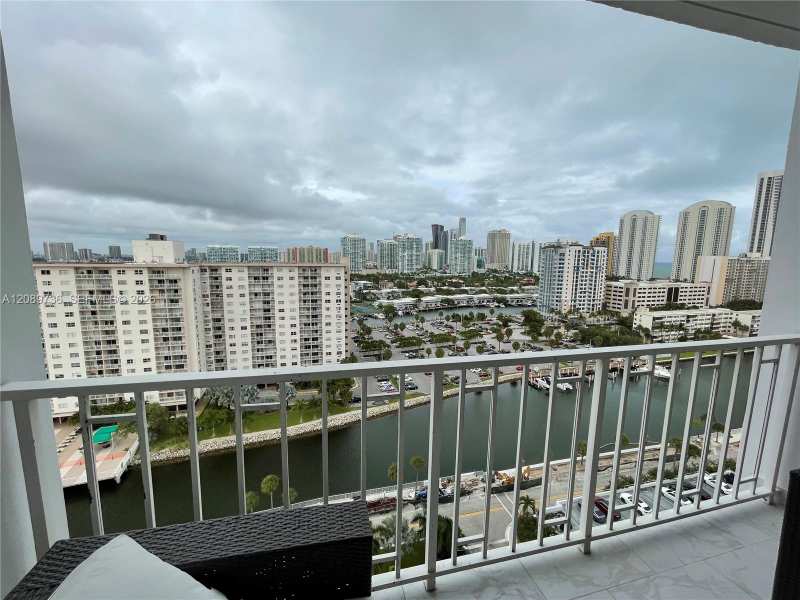 500 Bayview Dr # 1719, Sunny Isles Beach FL 33160