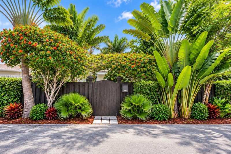 1760 NE 13th St, Fort Lauderdale FL 33304