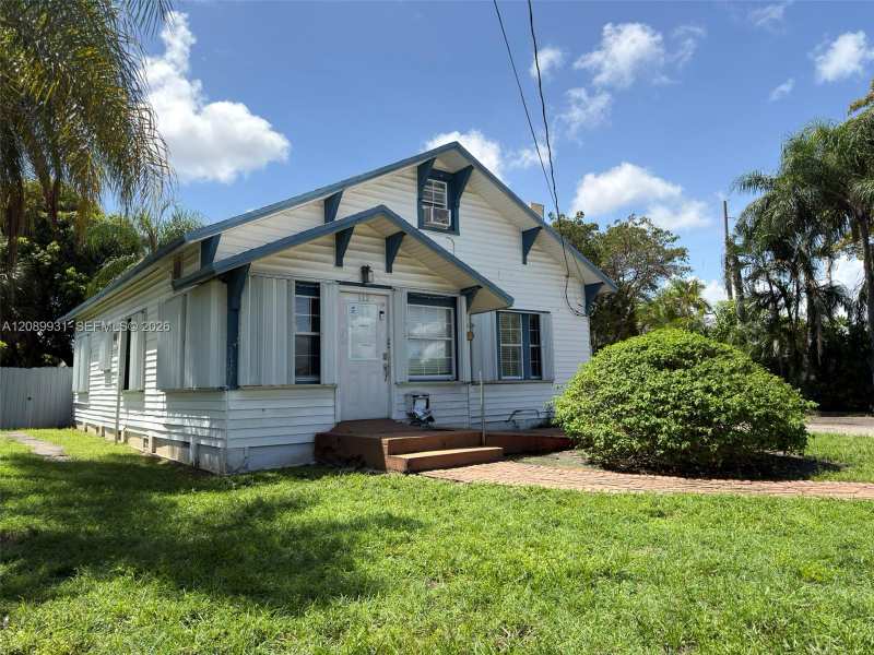 112 SE 3rd St, Hallandale Beach FL 33009